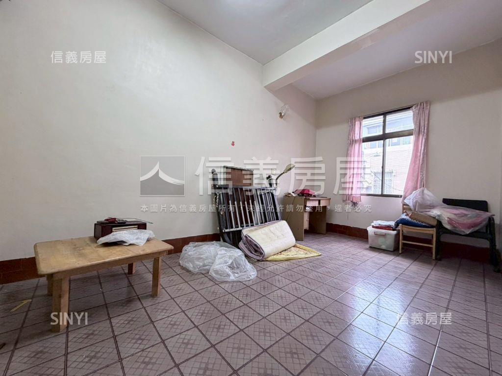 南科六分寮邊間大地坪透天房屋室內格局與周邊環境