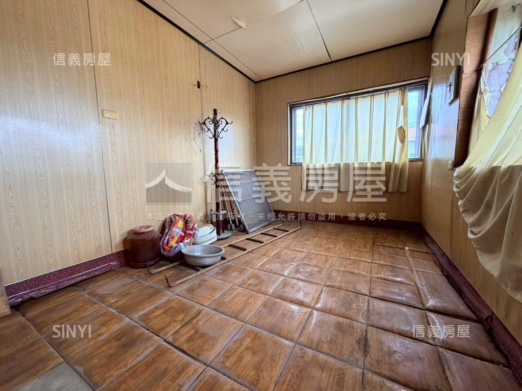 南科六分寮邊間大地坪透天房屋室內格局與周邊環境