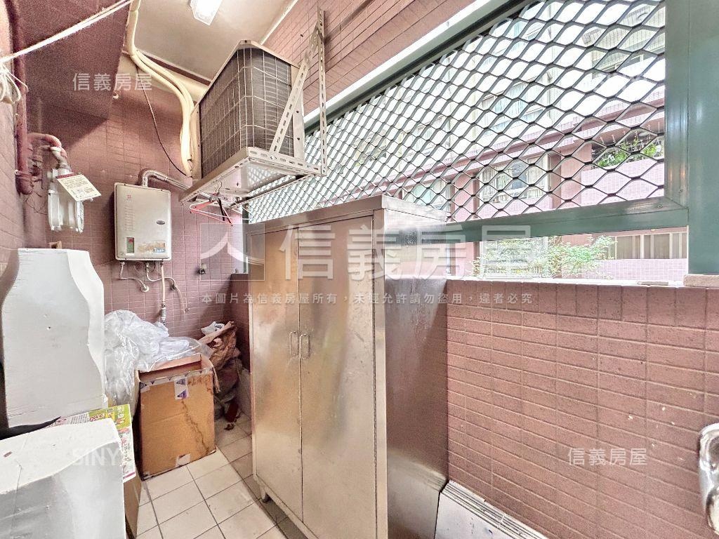 南屯【黃金樓店】平面車位房屋室內格局與周邊環境