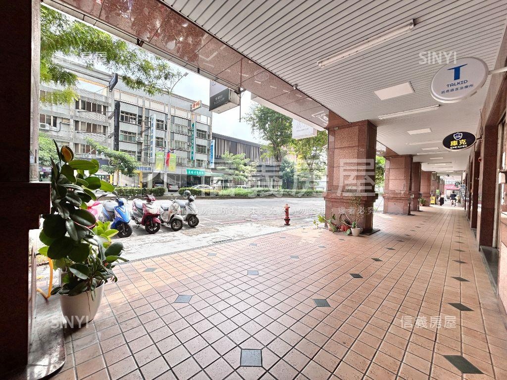 南屯【黃金樓店】平面車位房屋室內格局與周邊環境