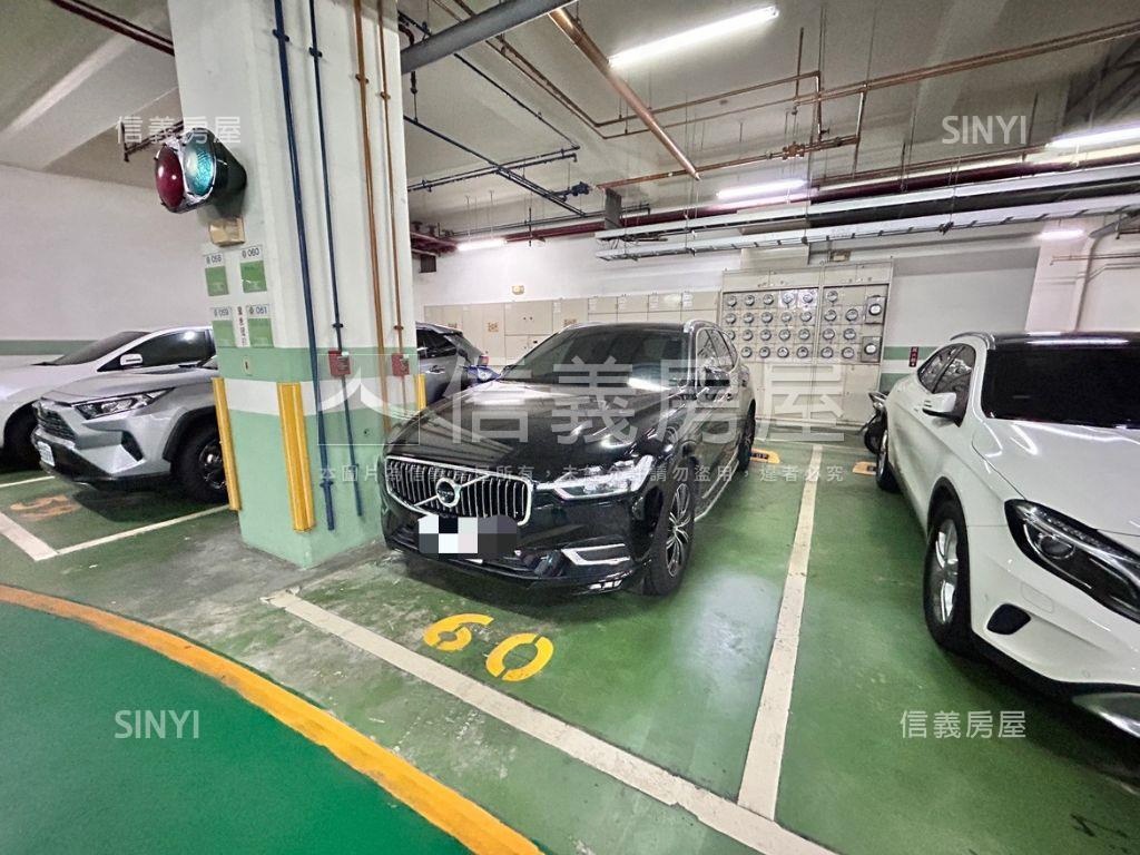 南屯【黃金樓店】平面車位房屋室內格局與周邊環境