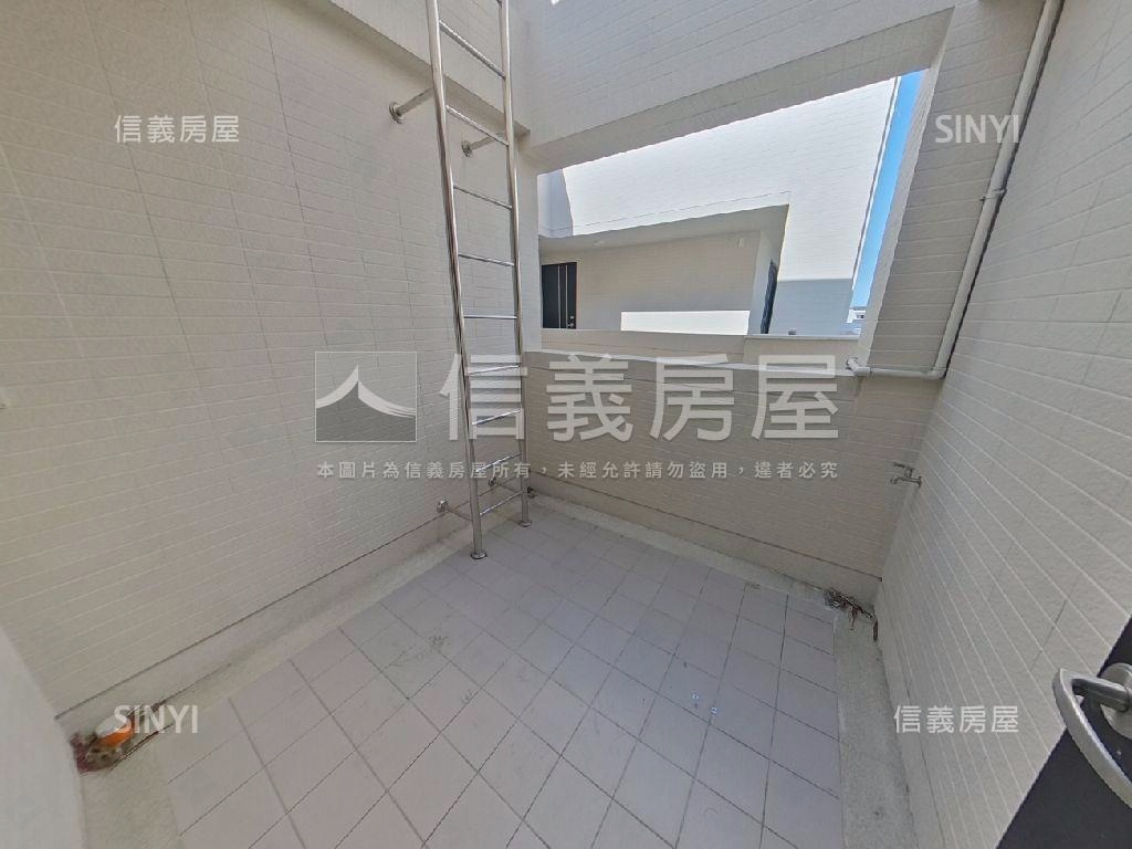 伸港公所旁全新臨路別墅房屋室內格局與周邊環境