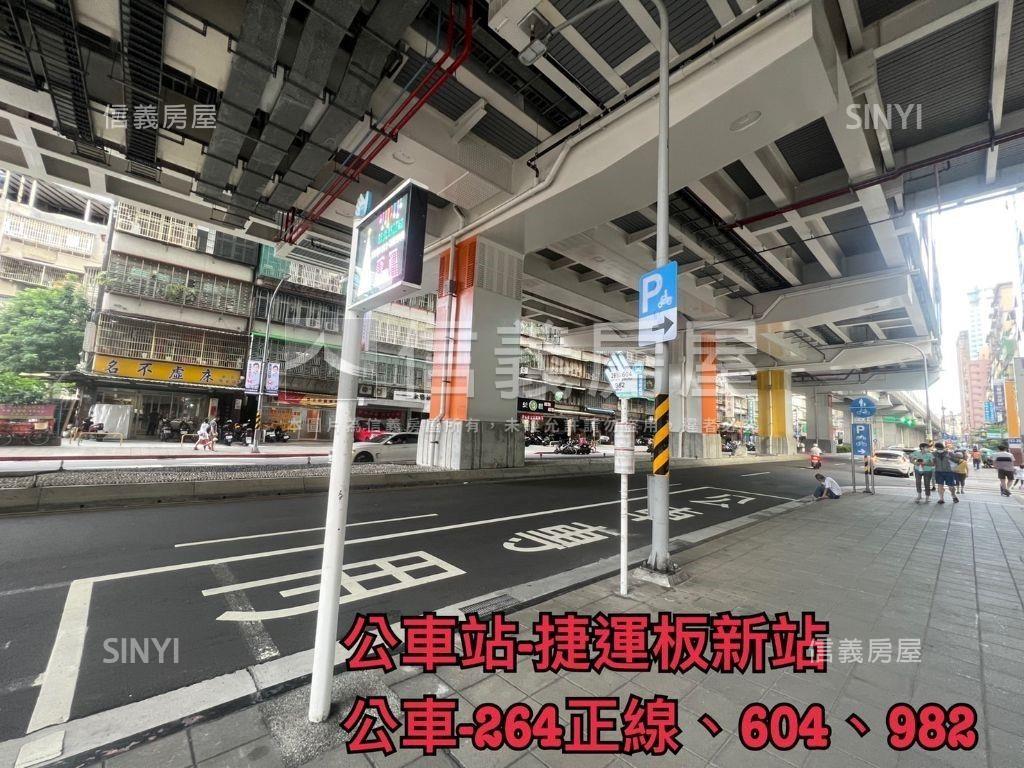 捷運挑高大空間一樓房屋室內格局與周邊環境