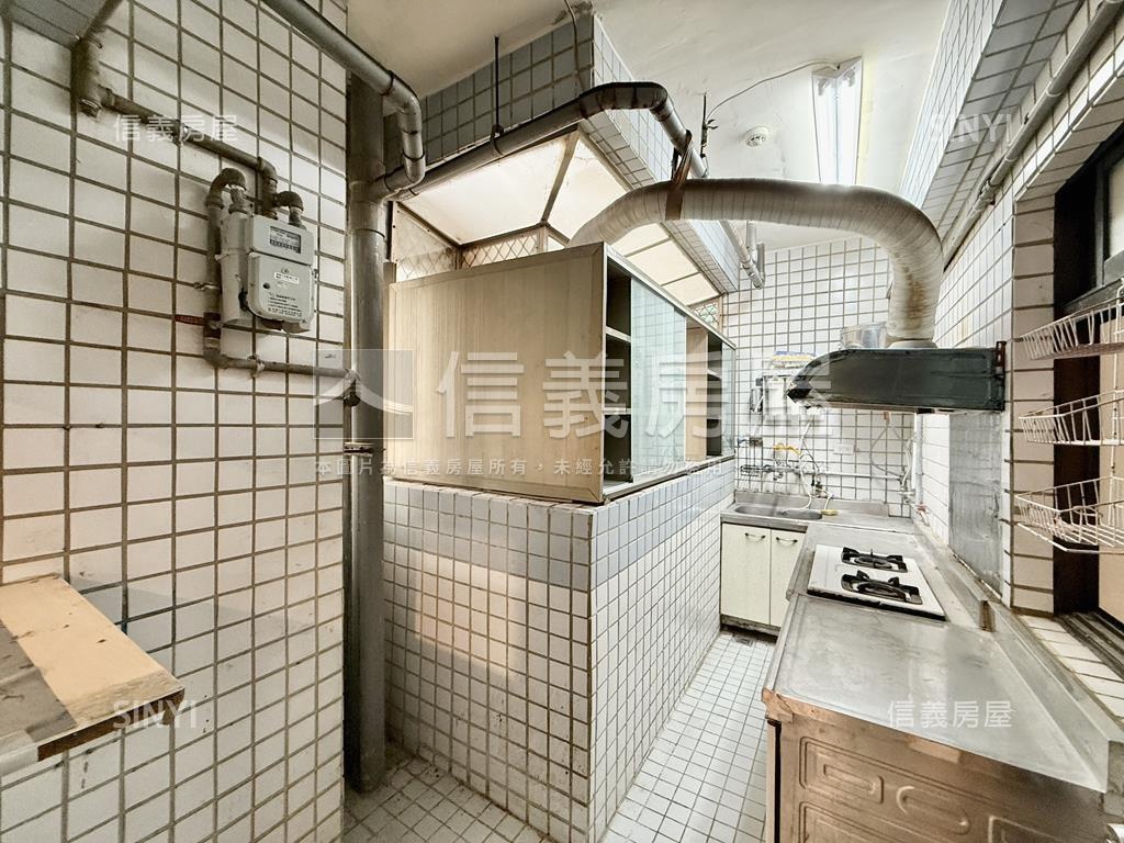 光華國宅高樓靓四房房屋室內格局與周邊環境