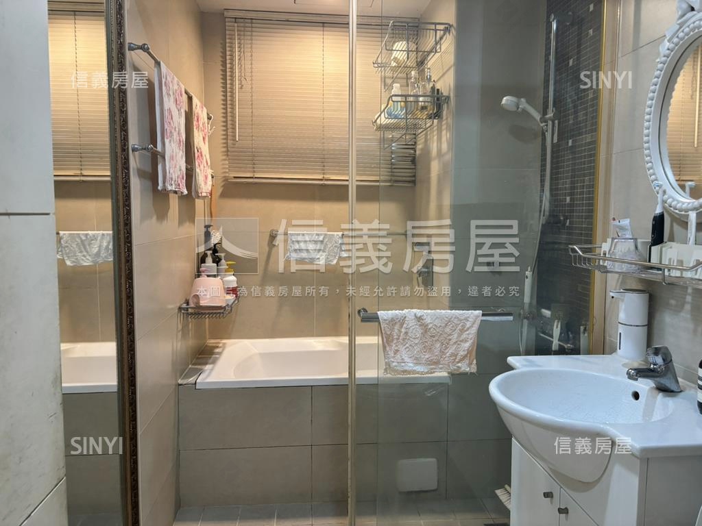 築城經典三房車位房屋室內格局與周邊環境