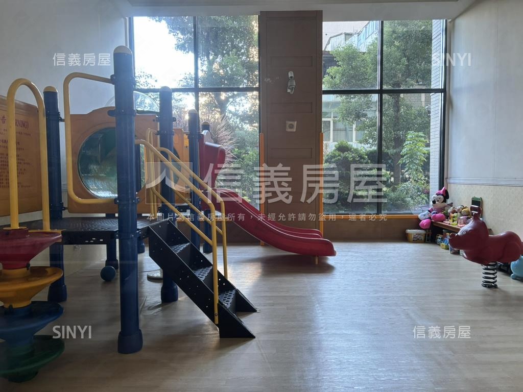 築城經典三房車位房屋室內格局與周邊環境