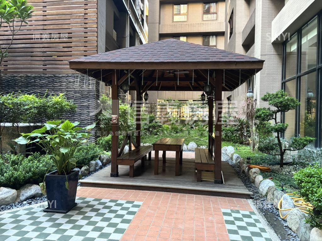築城經典三房車位房屋室內格局與周邊環境