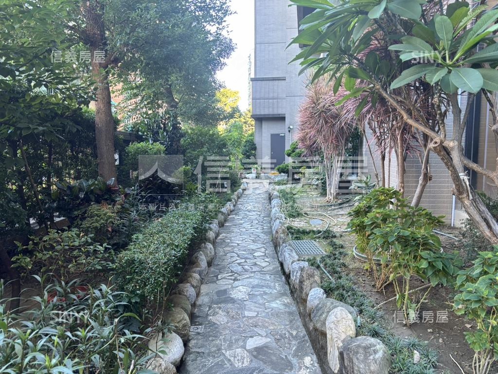 築城經典三房車位房屋室內格局與周邊環境