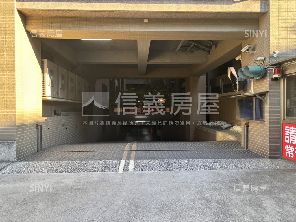 築城經典三房車位房屋室內格局與周邊環境