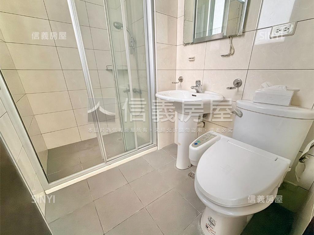 名軒皇城＠４房車位房屋室內格局與周邊環境