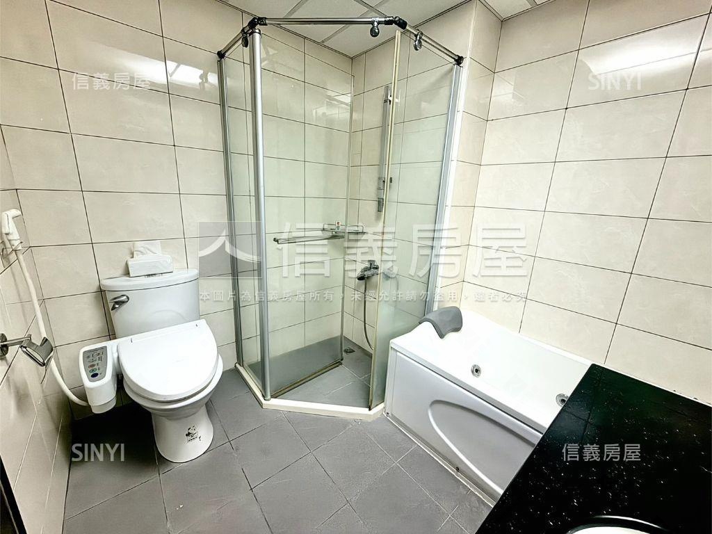 名軒皇城＠４房車位房屋室內格局與周邊環境