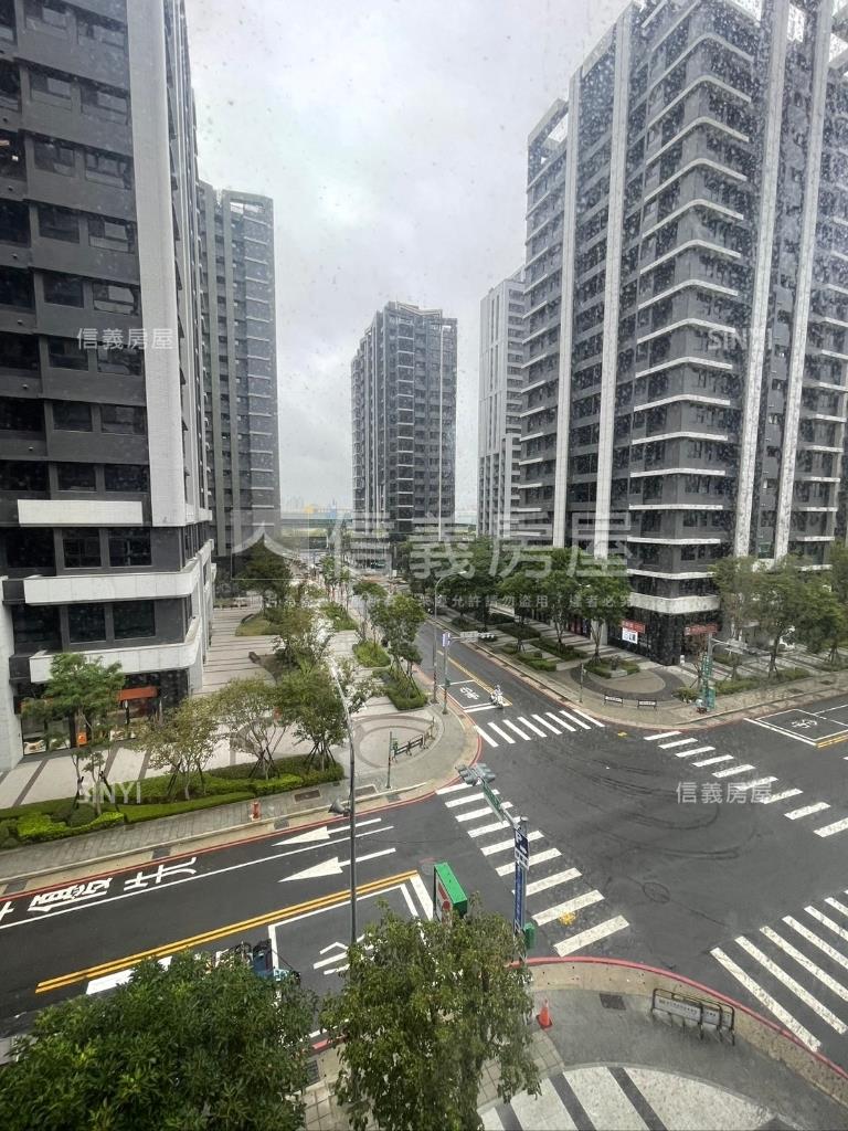 江翠重劃～興富發大美挑高房屋室內格局與周邊環境