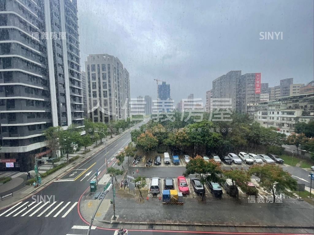江翠重劃～興富發大美挑高房屋室內格局與周邊環境
