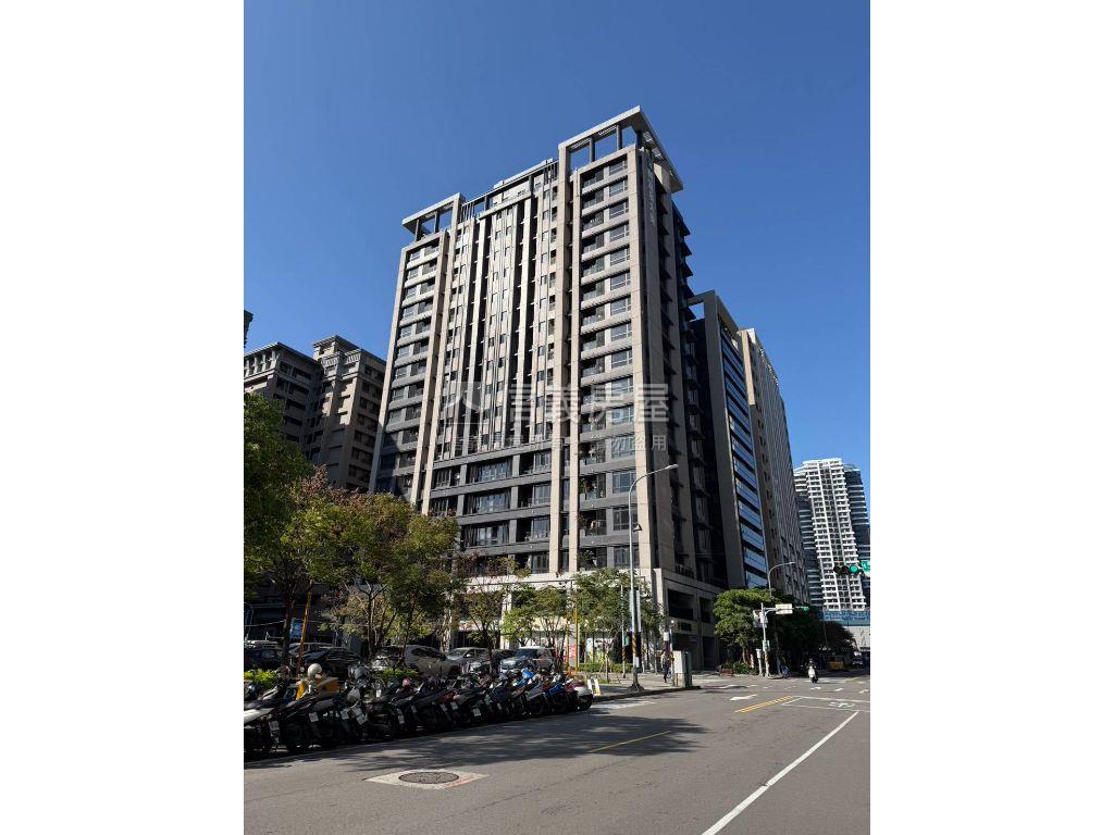江翠重劃～興富發大美挑高房屋室內格局與周邊環境