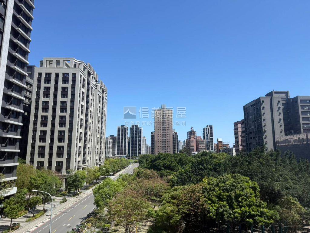 江翠重劃～興富發大美挑高房屋室內格局與周邊環境