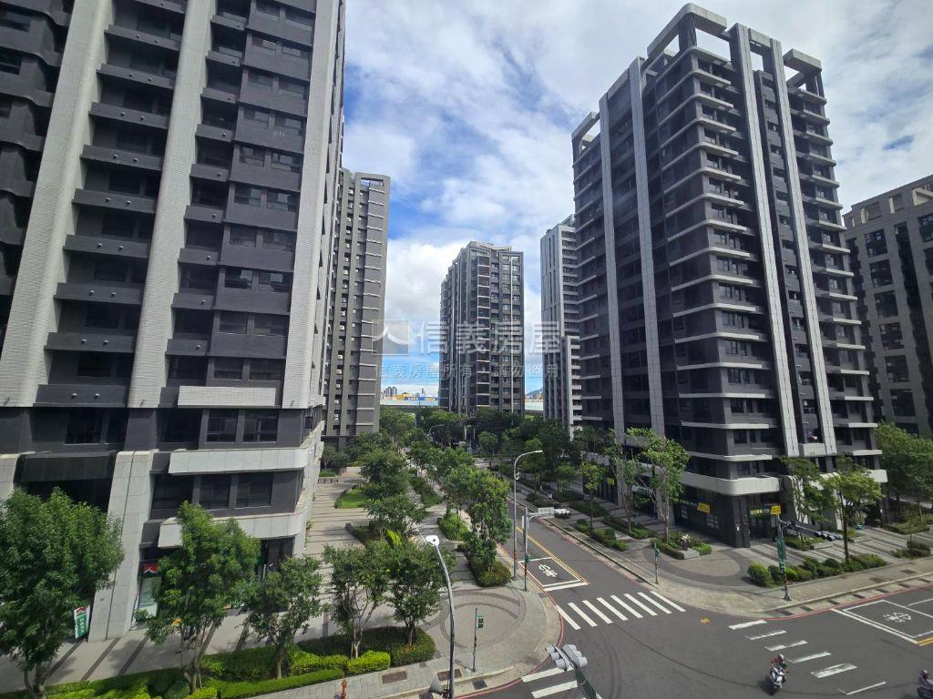 江翠重劃～興富發大美挑高房屋室內格局與周邊環境