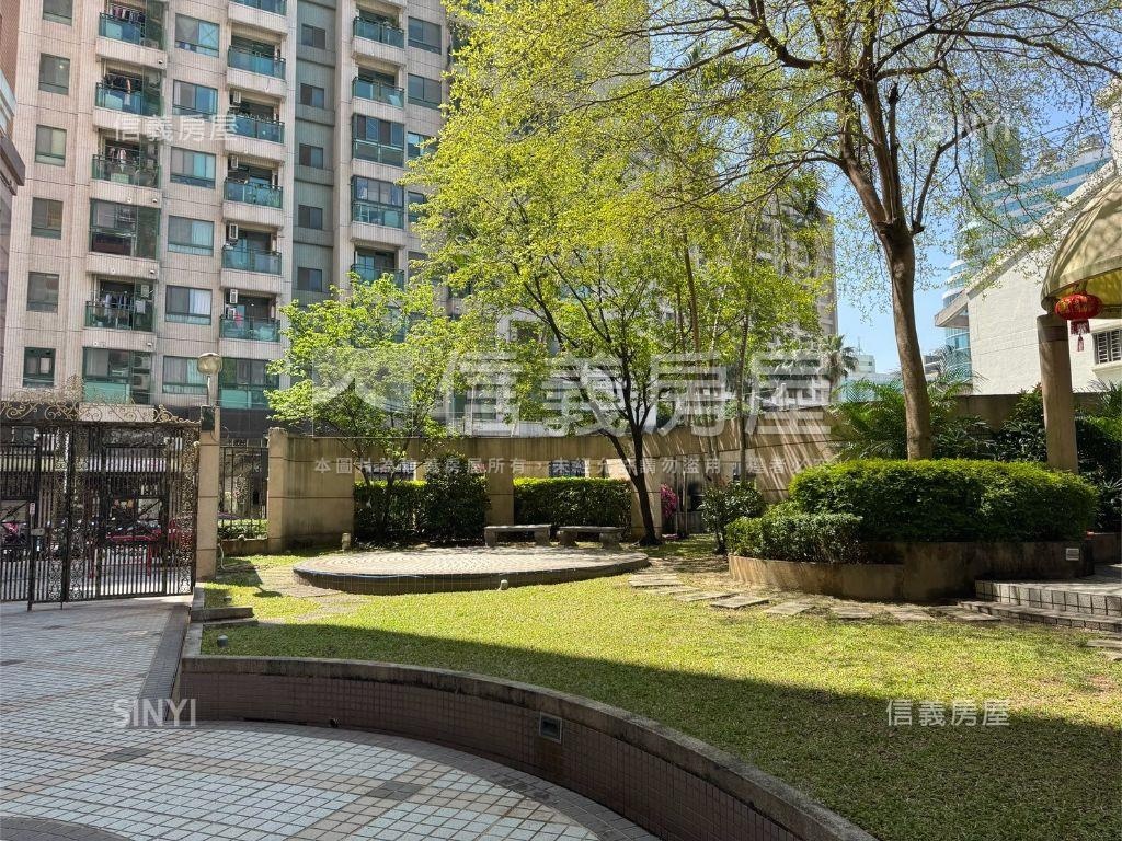 曉明儷晶高樓。附平面車位房屋室內格局與周邊環境