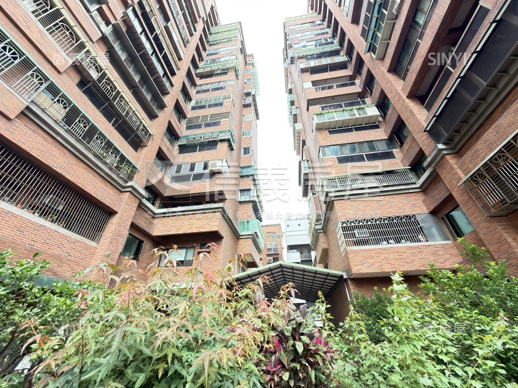 福泰金城三房車位房屋室內格局與周邊環境