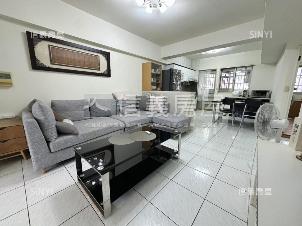 北區邊間２房２衛車站宅房屋室內格局與周邊環境