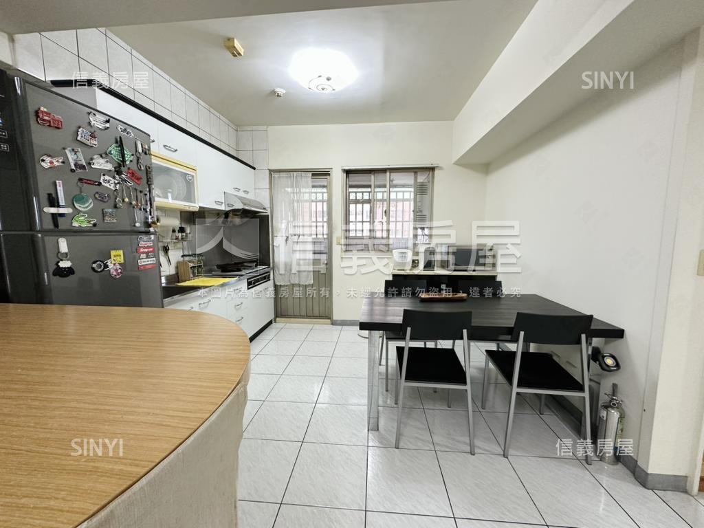 北區邊間２房２衛車站宅房屋室內格局與周邊環境