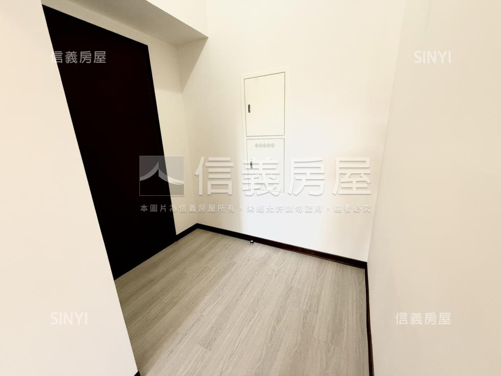 全新。冠德心天匯三房車位房屋室內格局與周邊環境