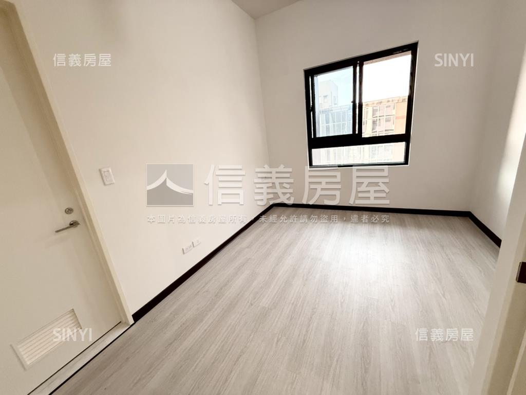 全新。冠德心天匯三房車位房屋室內格局與周邊環境