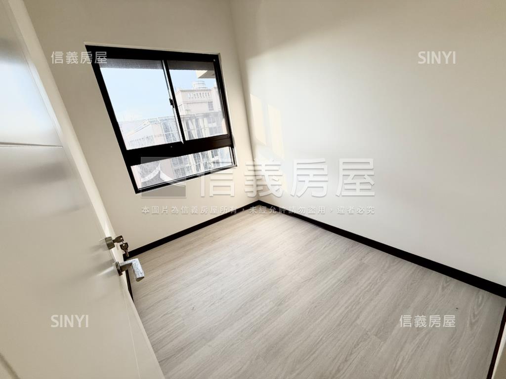 全新。冠德心天匯三房車位房屋室內格局與周邊環境