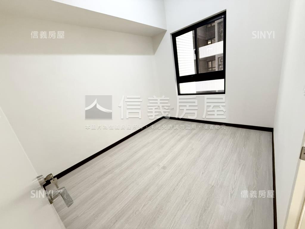 全新。冠德心天匯三房車位房屋室內格局與周邊環境
