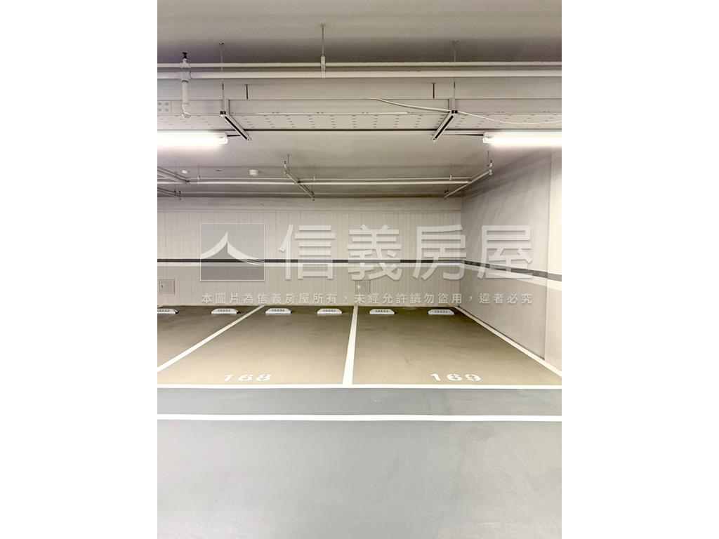 全新。冠德心天匯三房車位房屋室內格局與周邊環境