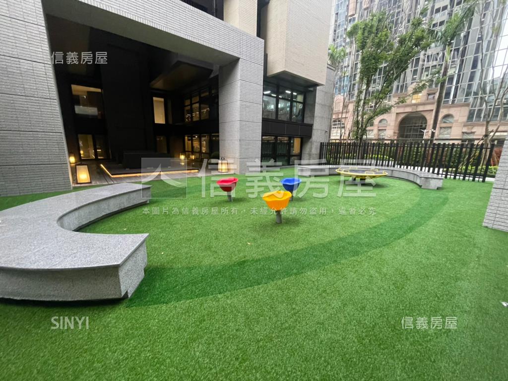 全新。冠德心天匯三房車位房屋室內格局與周邊環境