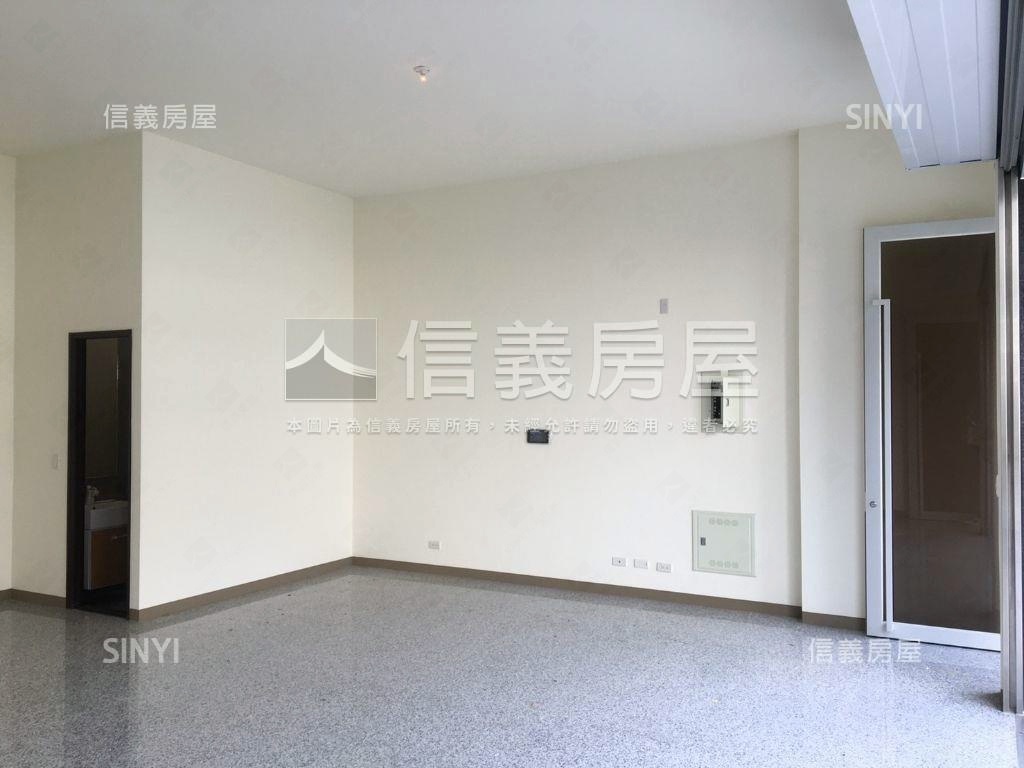鳳山大面寬顯眼金店面房屋室內格局與周邊環境