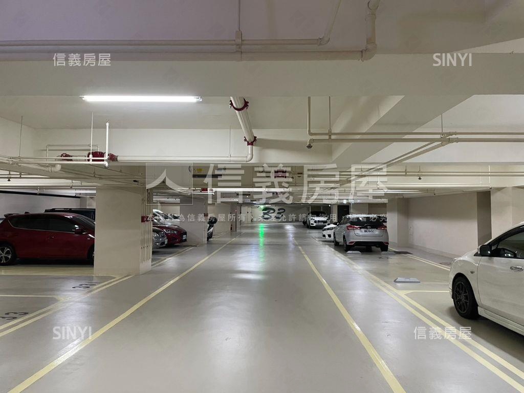 鳳山大面寬顯眼金店面房屋室內格局與周邊環境