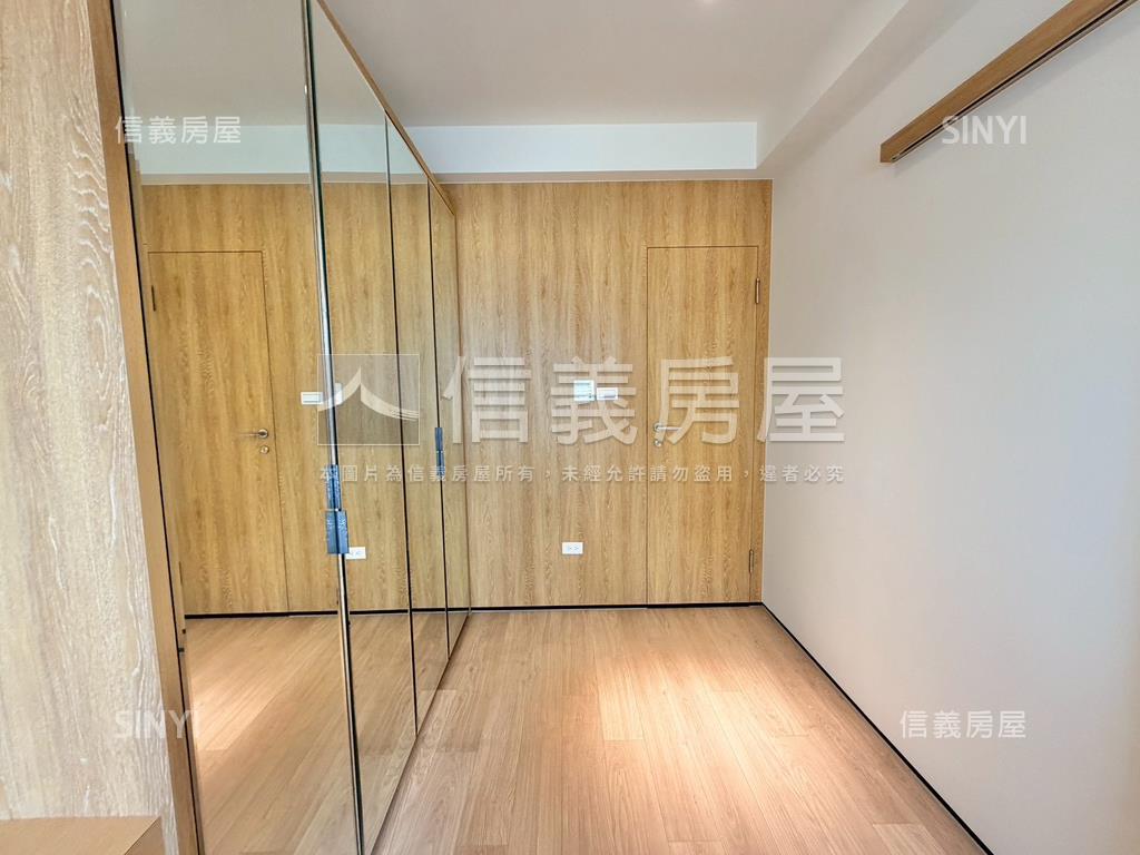 鑫巨蛋高樓兩房＋車位房屋室內格局與周邊環境