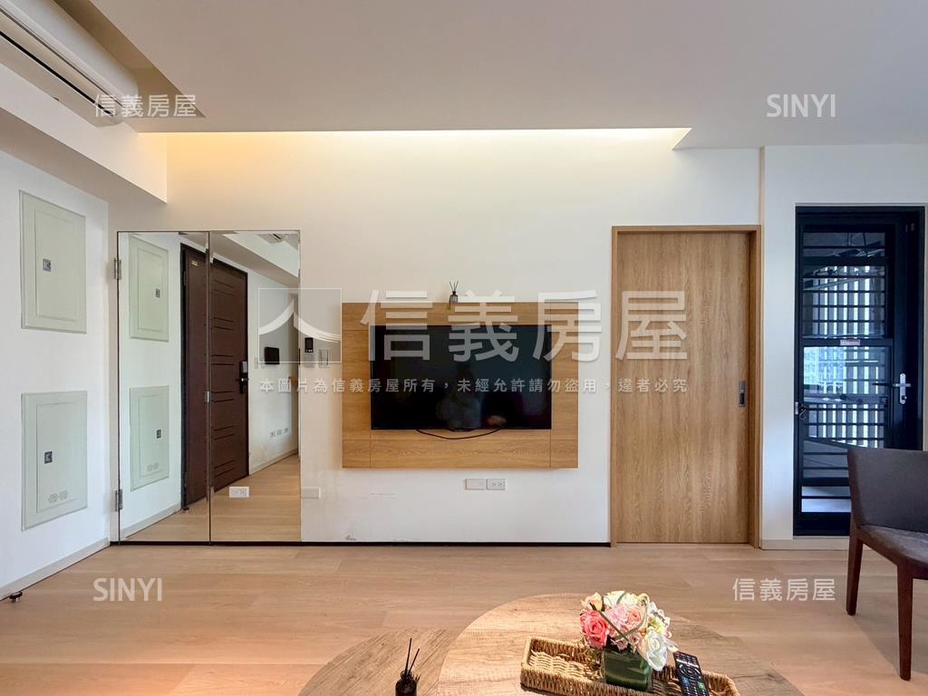 鑫巨蛋高樓兩房＋車位房屋室內格局與周邊環境