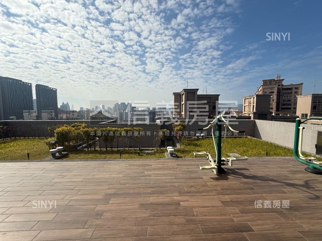 鑫巨蛋高樓兩房＋車位房屋室內格局與周邊環境