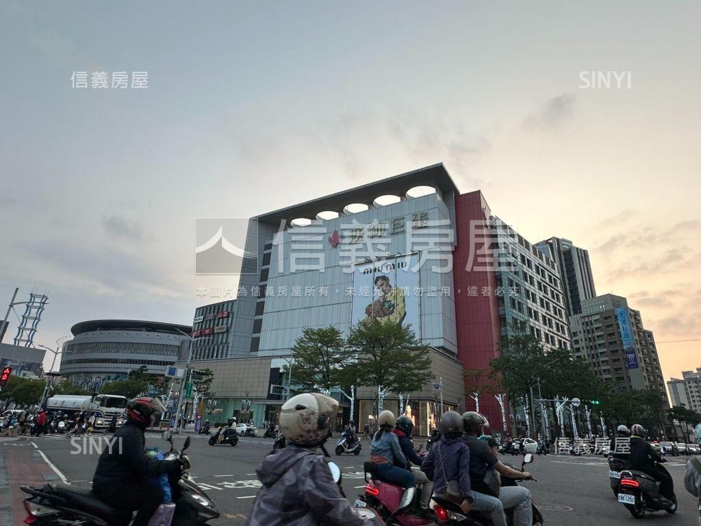 鑫巨蛋高樓兩房＋車位房屋室內格局與周邊環境