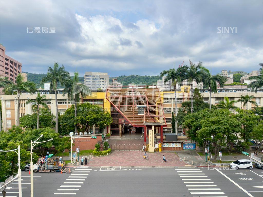 新光仰仁４房景觀戶房屋室內格局與周邊環境