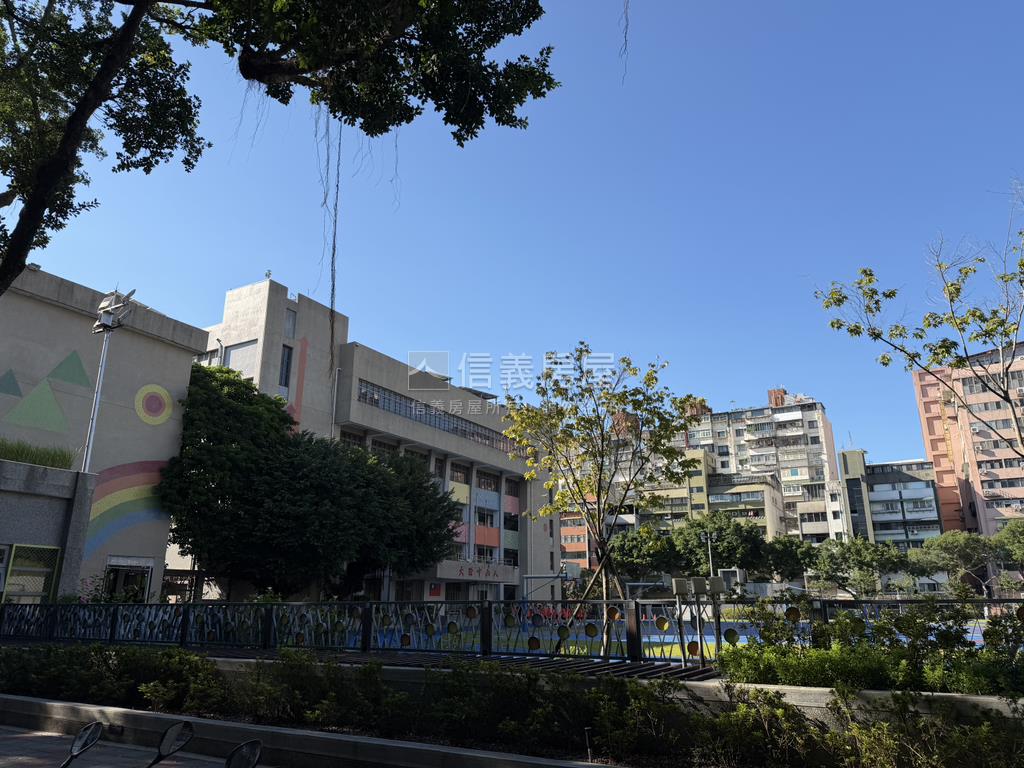 專任敦化福邸四房近公園房屋室內格局與周邊環境
