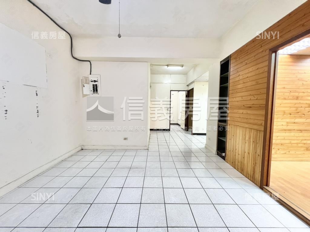 三重大面寬一樓辦公店面房屋室內格局與周邊環境