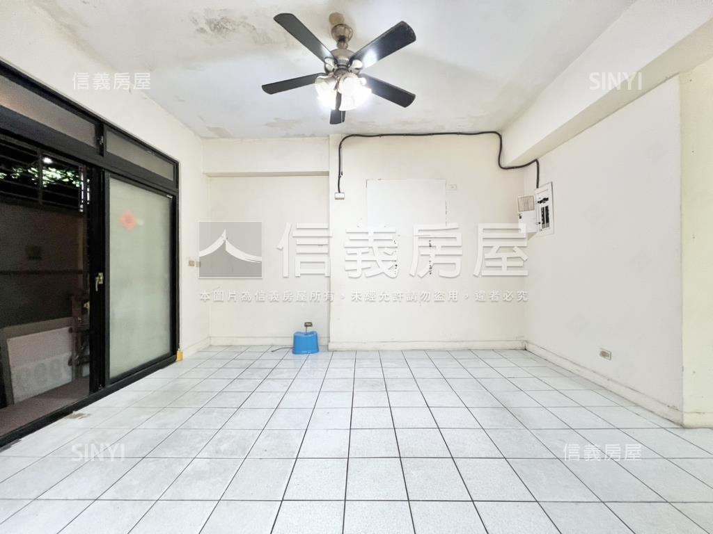 三重大面寬一樓辦公店面房屋室內格局與周邊環境