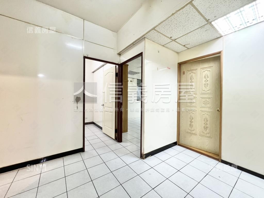 三重大面寬一樓辦公店面房屋室內格局與周邊環境