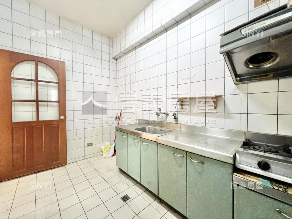 三重大面寬一樓辦公店面房屋室內格局與周邊環境