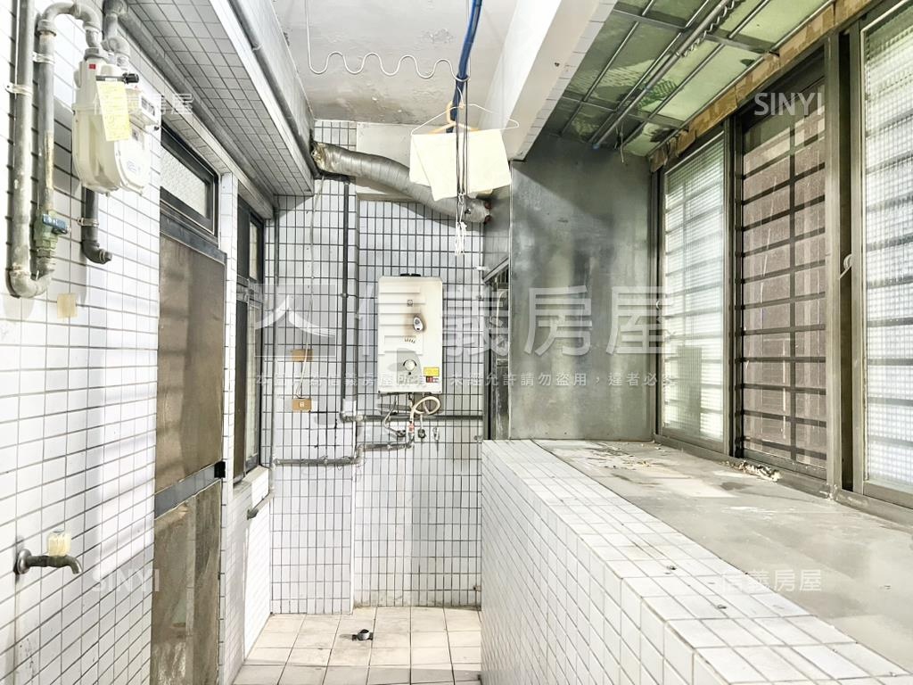 三重大面寬一樓辦公店面房屋室內格局與周邊環境