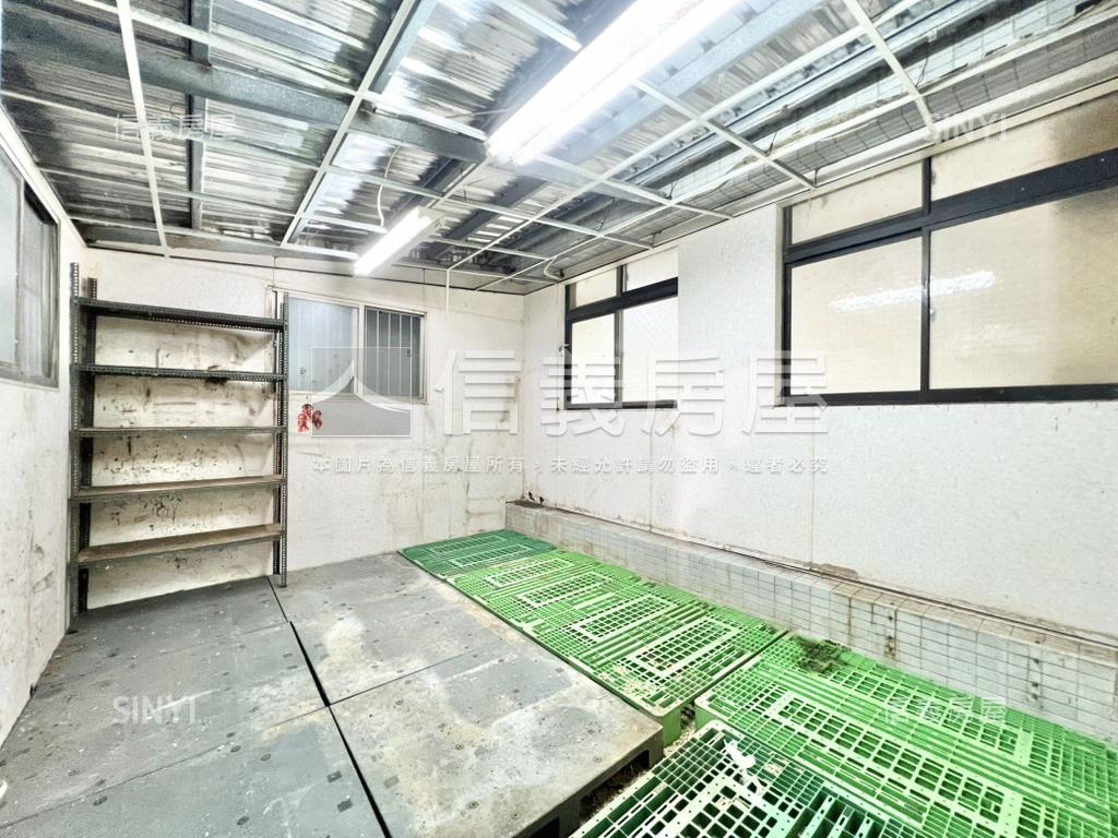 三重大面寬一樓辦公店面房屋室內格局與周邊環境