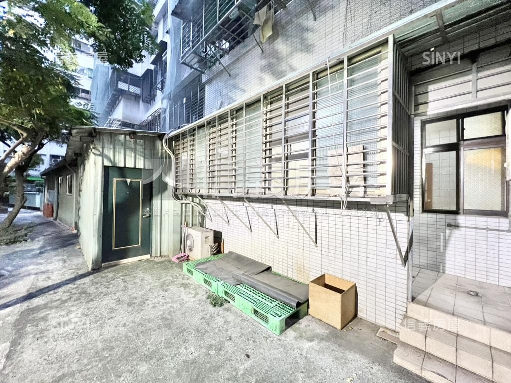 三重大面寬一樓辦公店面房屋室內格局與周邊環境