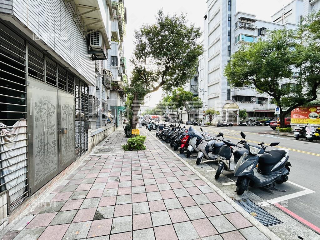 三重大面寬一樓辦公店面房屋室內格局與周邊環境