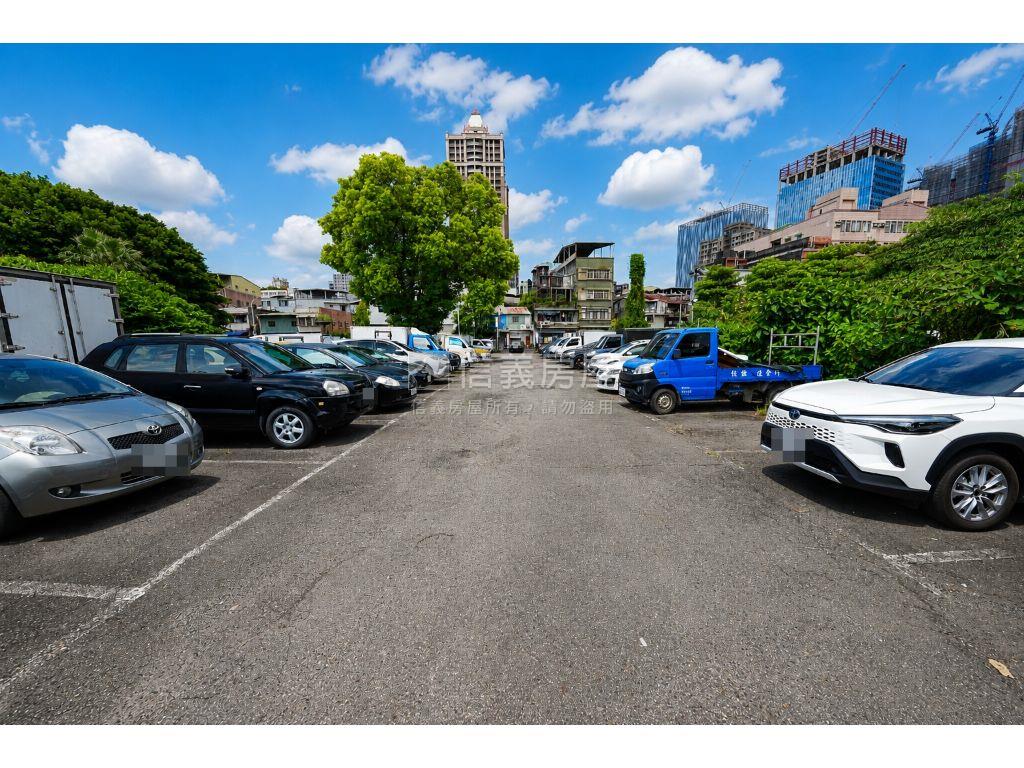 三重近捷運３７５７坪乙工房屋室內格局與周邊環境