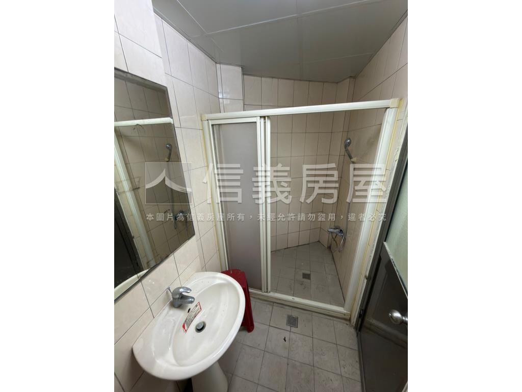 市中心稀有美透天房屋室內格局與周邊環境