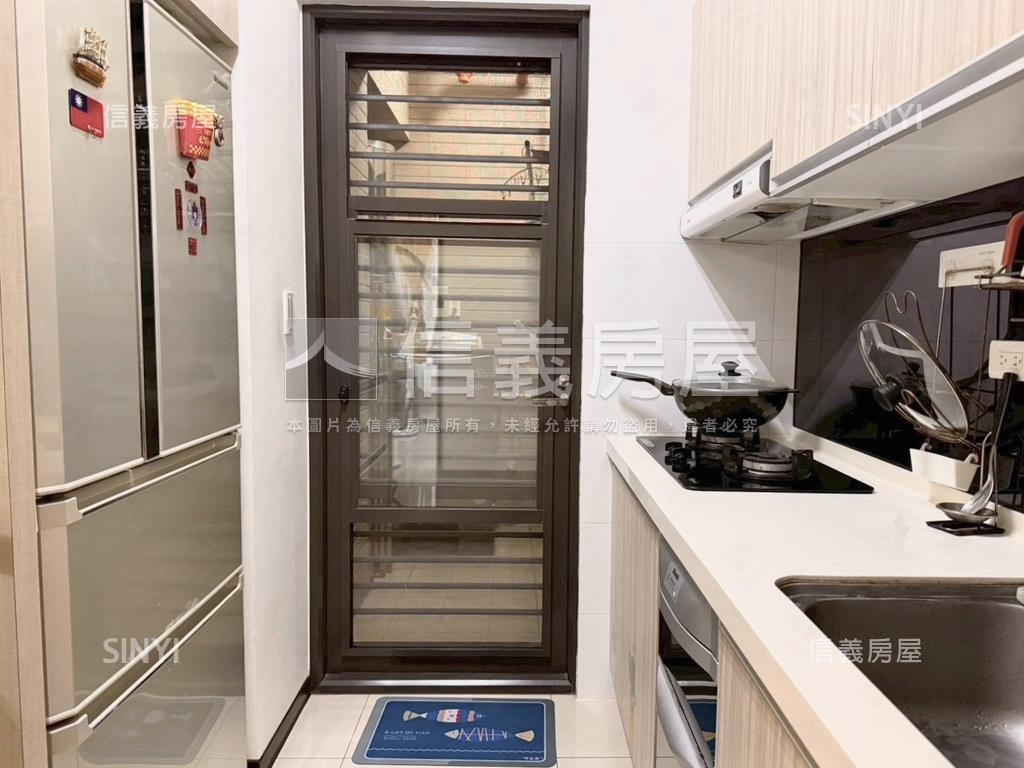 Ｒ５新世界捷運三房平車宅房屋室內格局與周邊環境