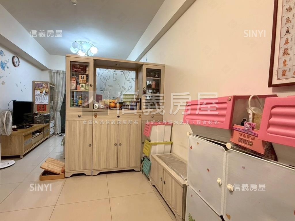 Ｒ５新世界捷運三房平車宅房屋室內格局與周邊環境